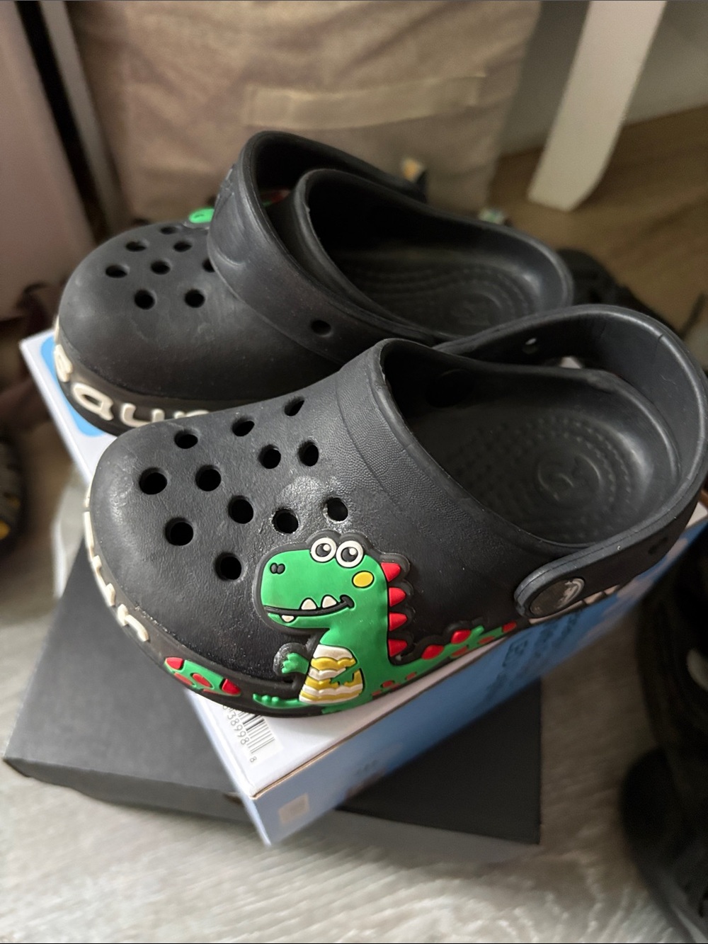 Crocs dinosaur toddler size 7